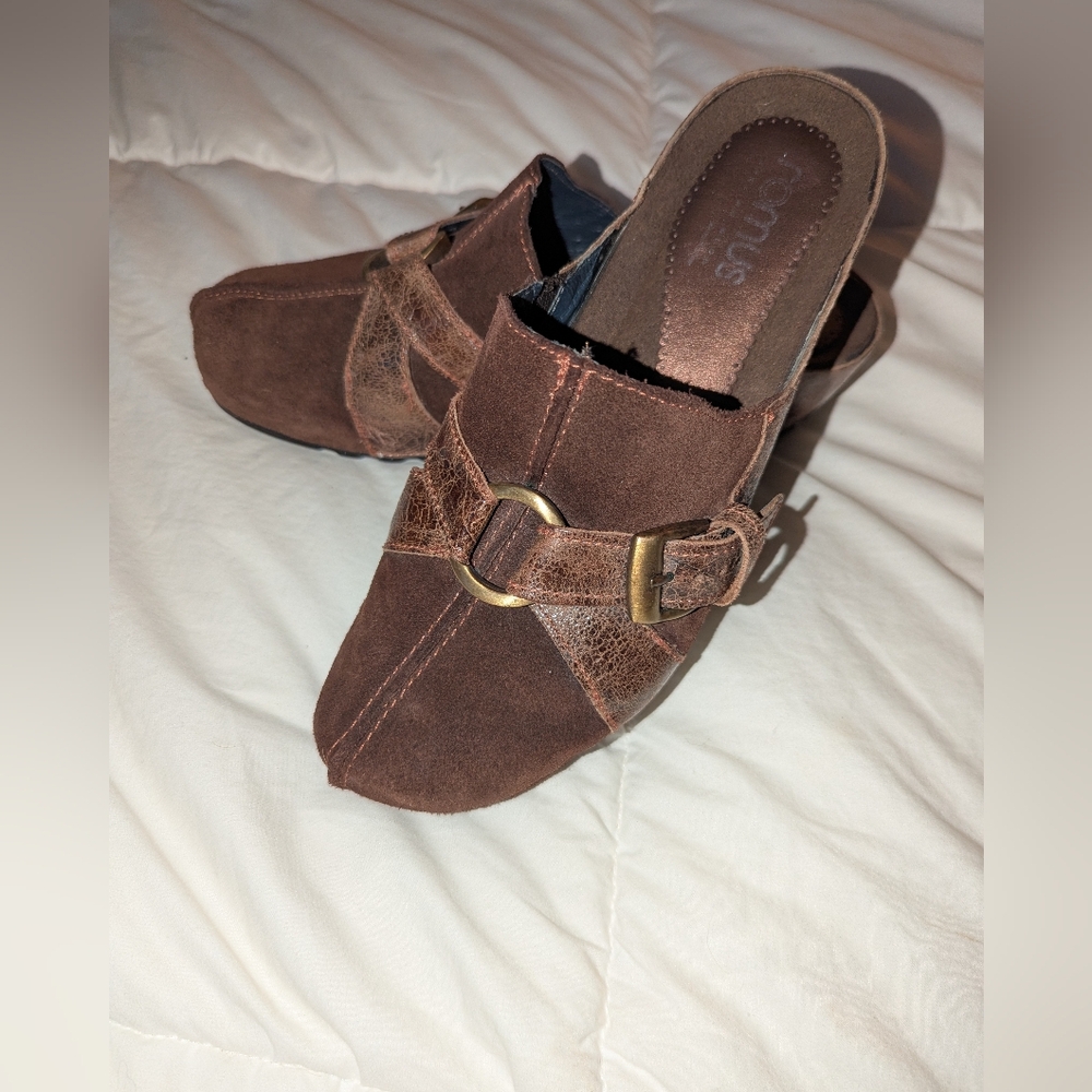 Romus Size 8 Clogs